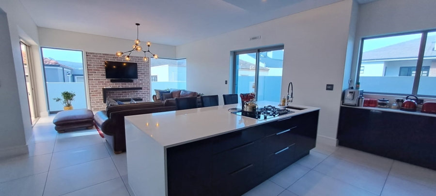 3 Bedroom Property for Sale in Calypso Beach Western Cape
